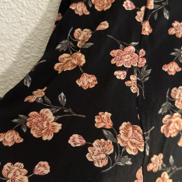 American Eagle Floral Mini Skirt - Picture 9 of 9